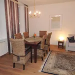 Alte Zinshaus Apartment *